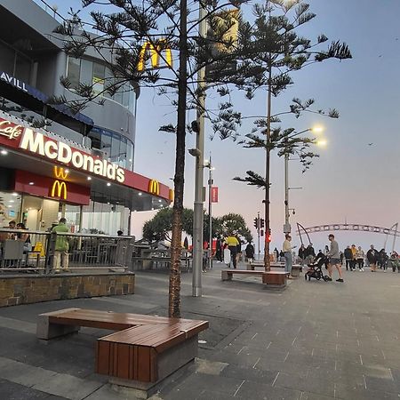 Beachside Apartment In The Heart Of Surfers Paradise - Free Parking Голд-Кост Экстерьер фото