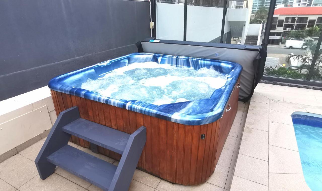 Beachside Apartment In The Heart Of Surfers Paradise - Free Parking Голд-Кост Экстерьер фото