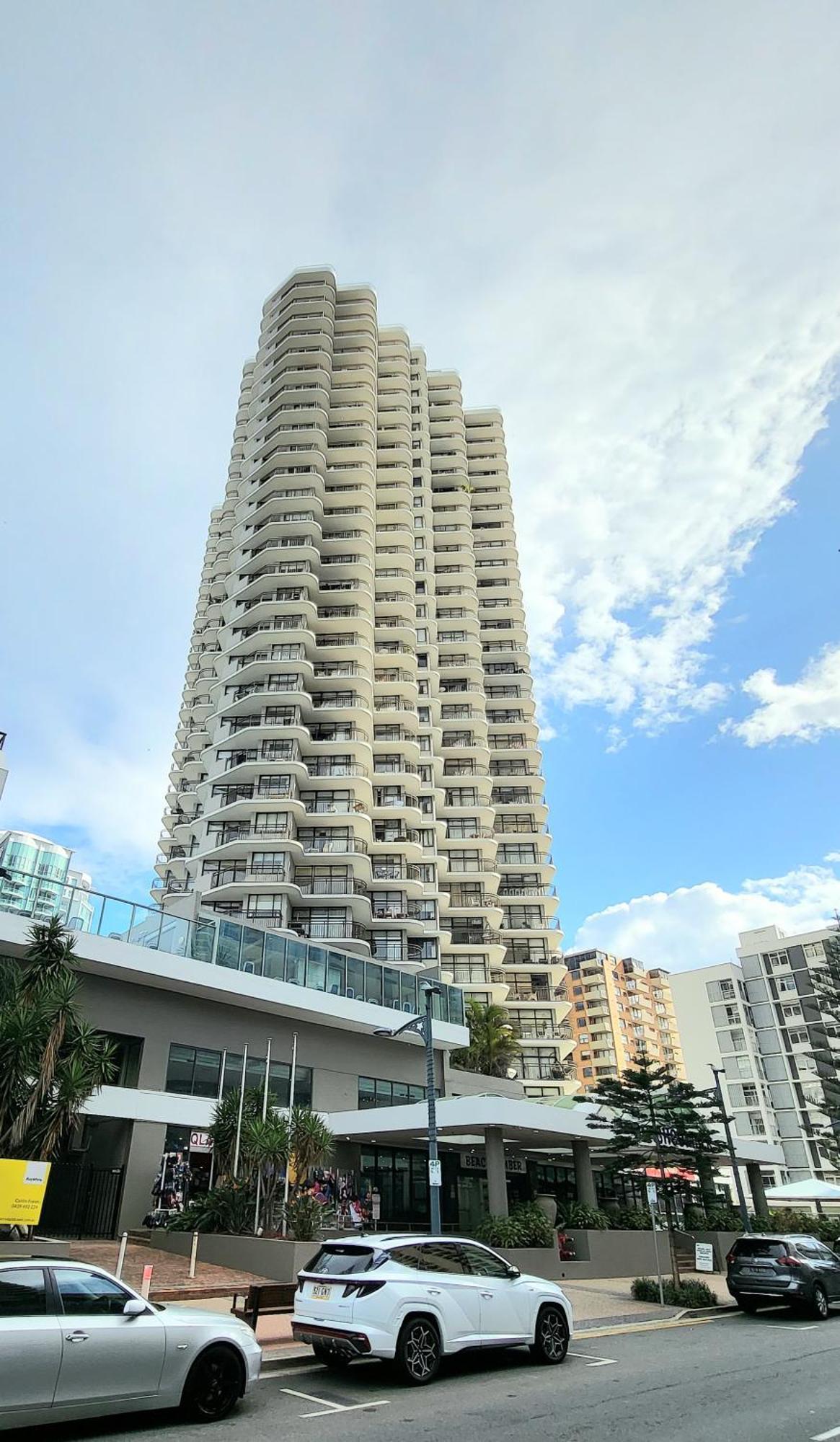 Beachside Apartment In The Heart Of Surfers Paradise - Free Parking Голд-Кост Экстерьер фото